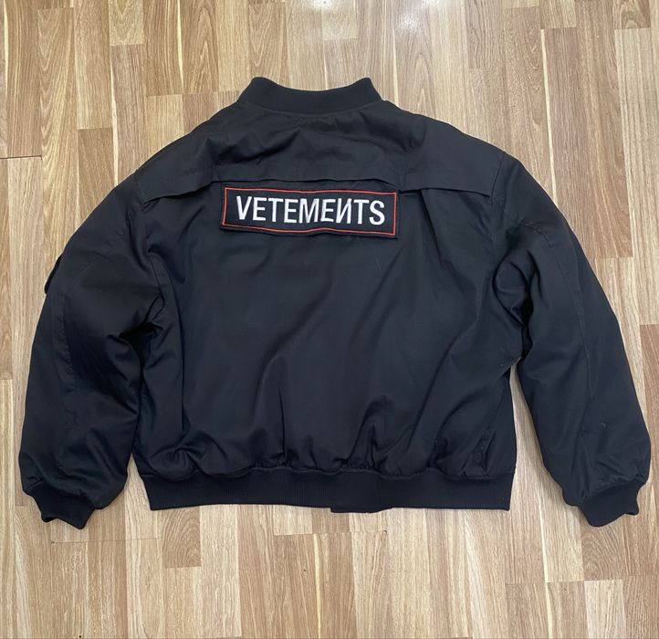 бомбер vetements police