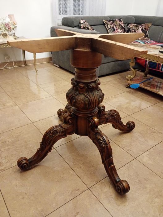 Okrągły stół z 4 krzeslami