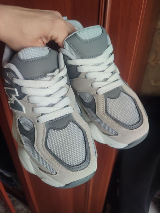 Кросівки нові зручні