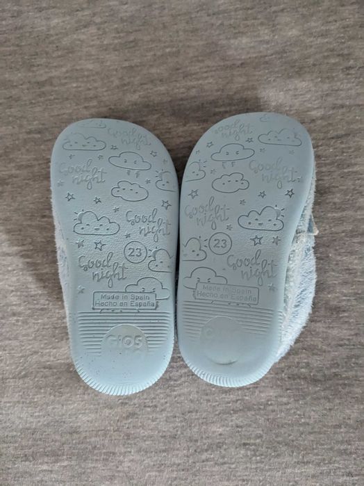 Kapcie  w rozmiarze 23.