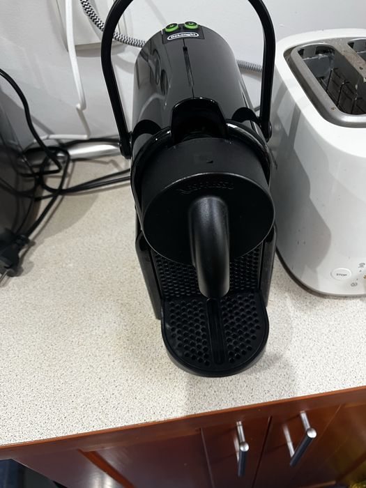 DELONGHI  Ekspres do kawy na kapsułki   Nespresso Inissia