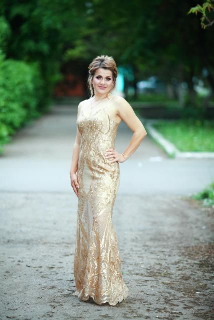 Продам нарядные платье 44 р