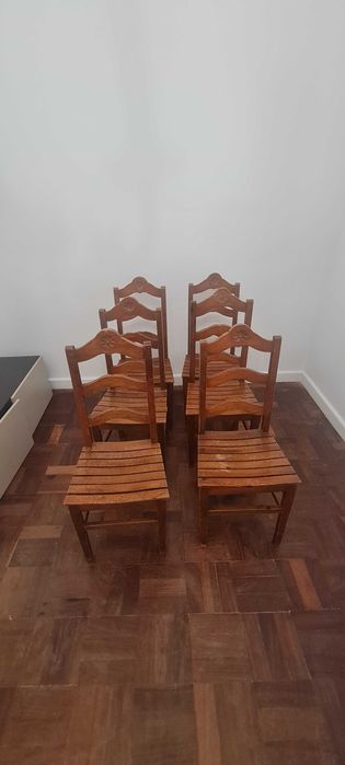 Mesa em madeira maciça Bela e resistente