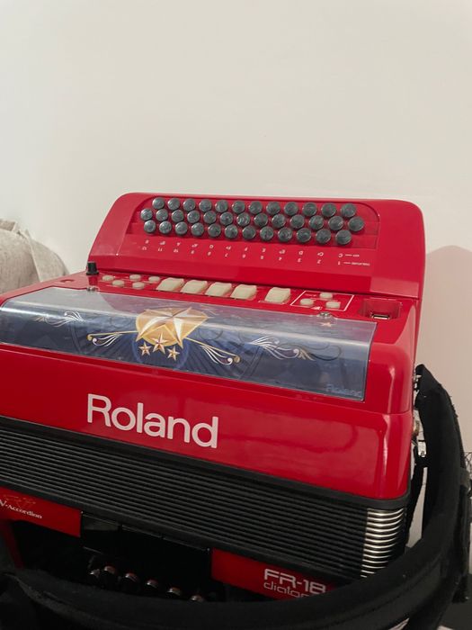 Concertina Roland Fr 18