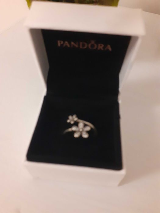 Anel Pandora Margaridas - muito bonito e elegante