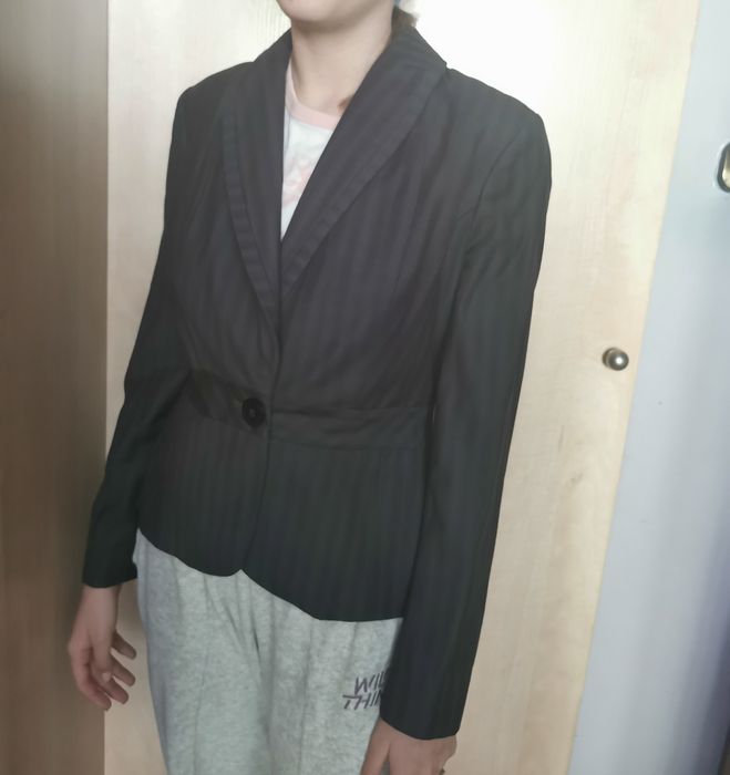 Krótki Żakiet marynarka F&F rozm. M ciemno szary, podszewka fiolet