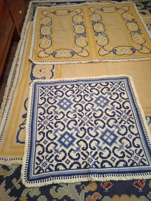 Tapete de Arraiolos (feito à mão)