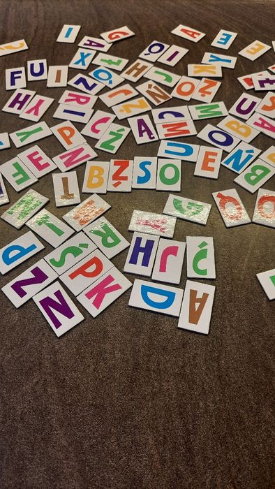 Pudełko literek z magnesem