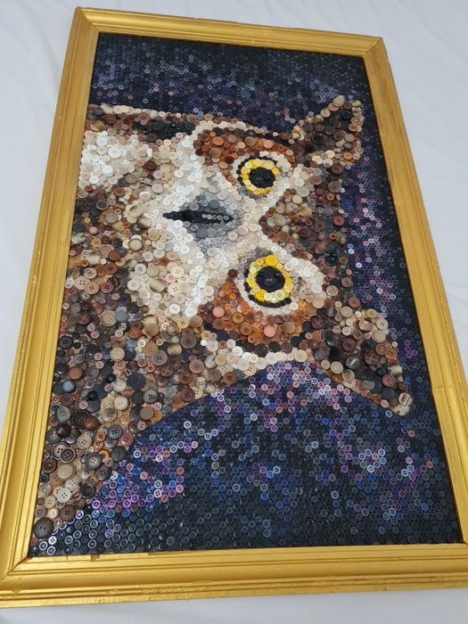 Quadro mocho de botões variados feito á mão moldura dourada 110x70cm