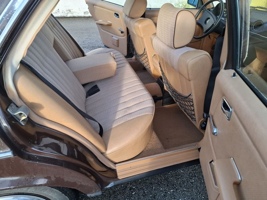W123 90milkms a precisar de restauro