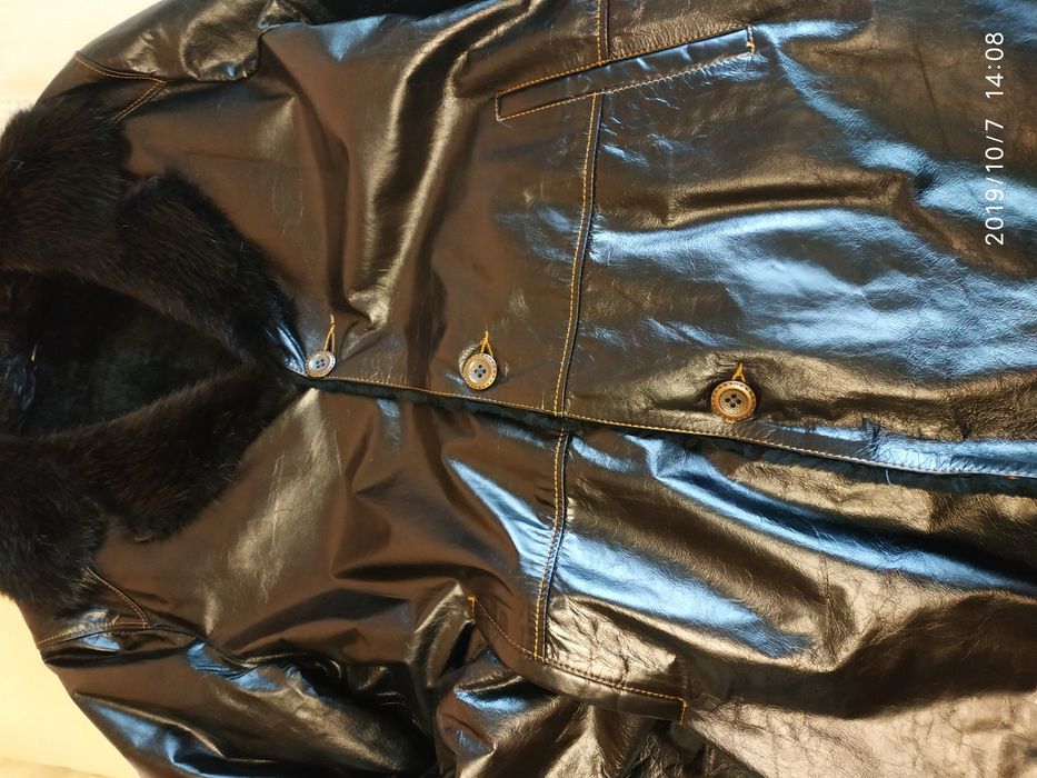 Продам куртку кожаную.