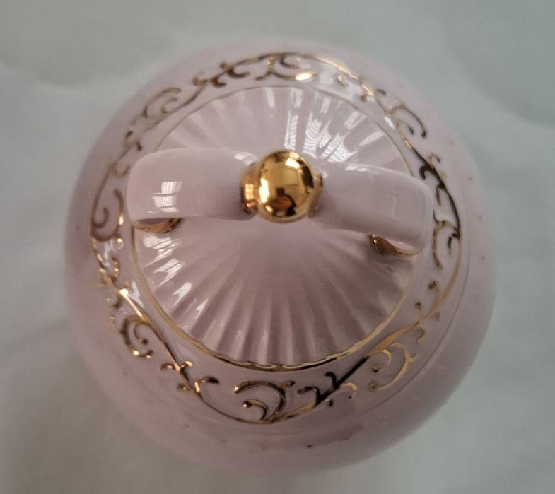 Cukiernica porcelanowa.  Patera na nóżce.