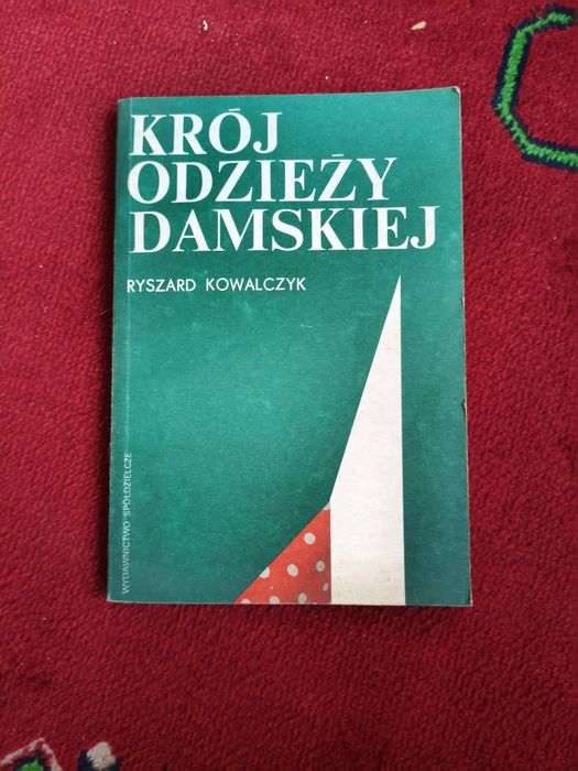 Książka Krój odzieży damskiej 1989