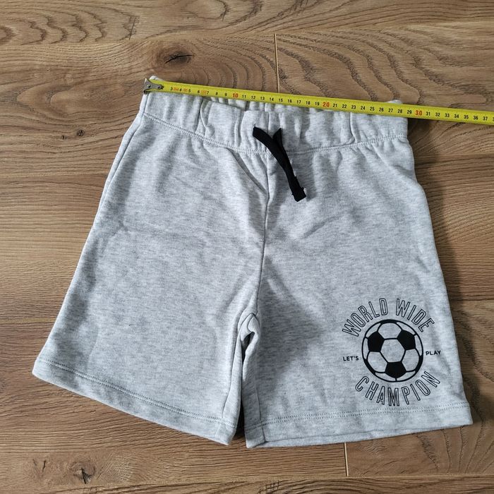 Nowe krótkie spodenki chłopięce r.128 H&M