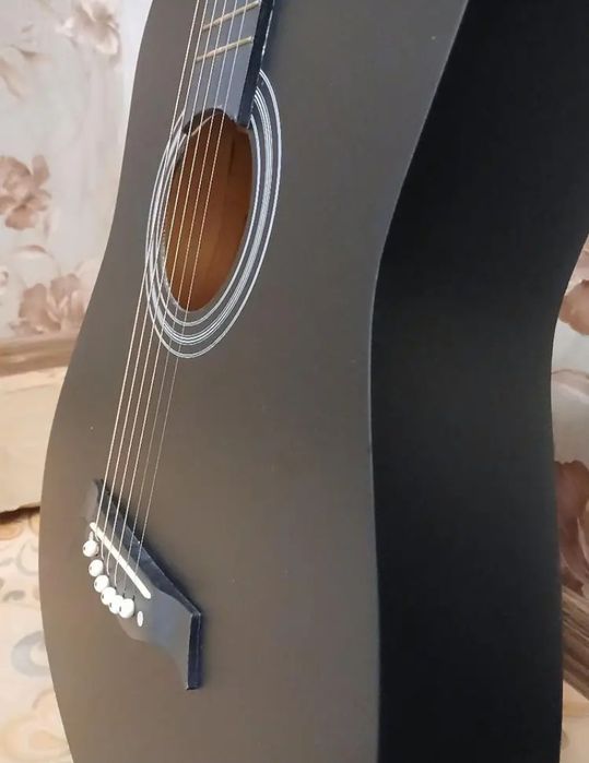 Гитара шестиструнная акустическая новая чёрного цвета 6-ти струнка