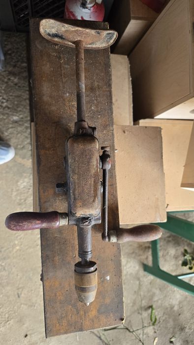 Maquina de furar  manual