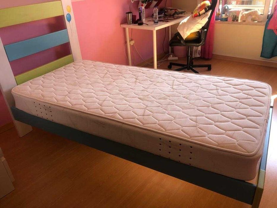 Cama criança colorida