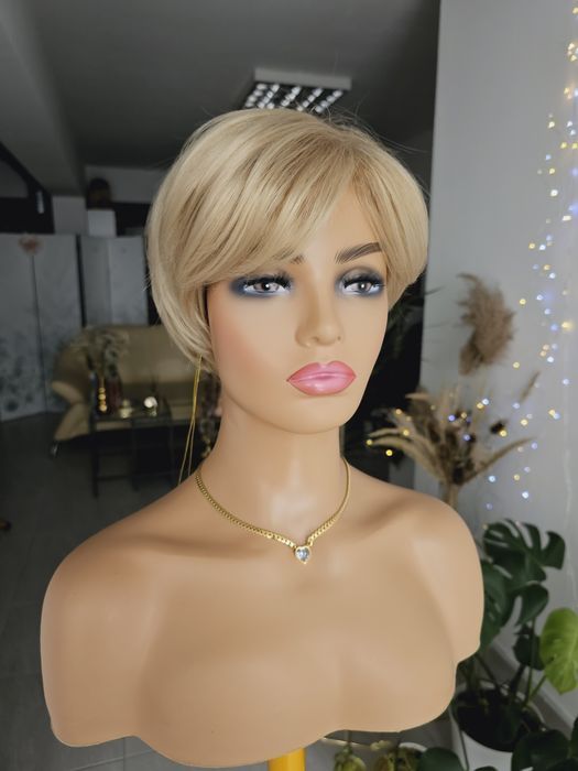 Krótka peruka naturalny blond KBS-14