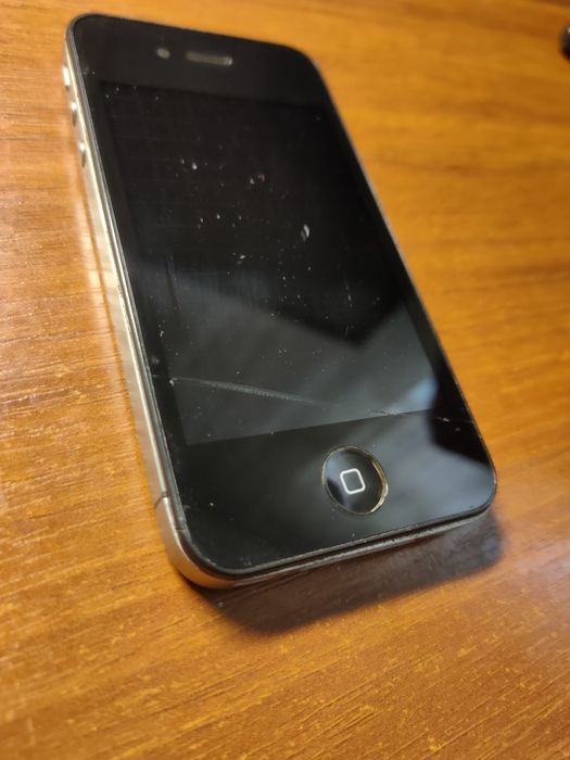 Продам телефон айфон 4