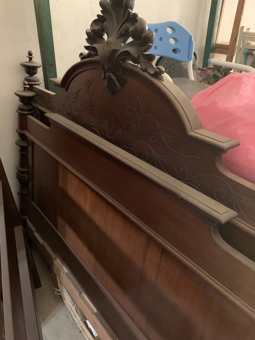 Cama antiga muito bonita