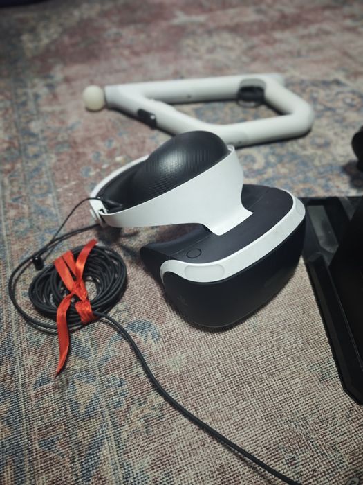 Продам повний комплект Play Station 4 PRO VR