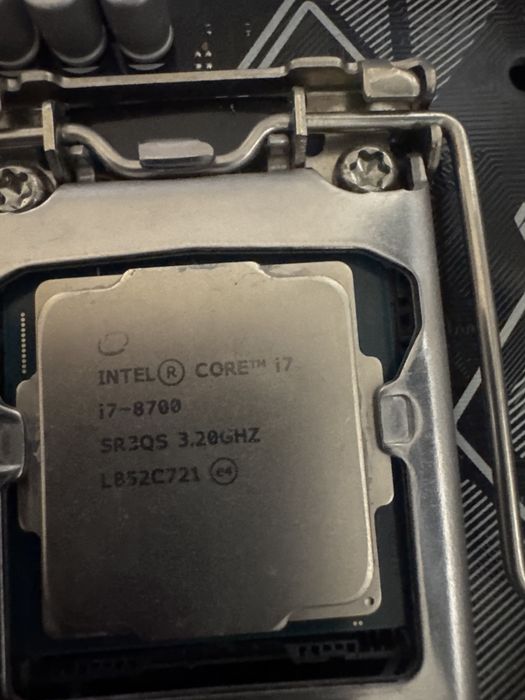 Vendo Asus Prime z370 P   e intel i7 8700