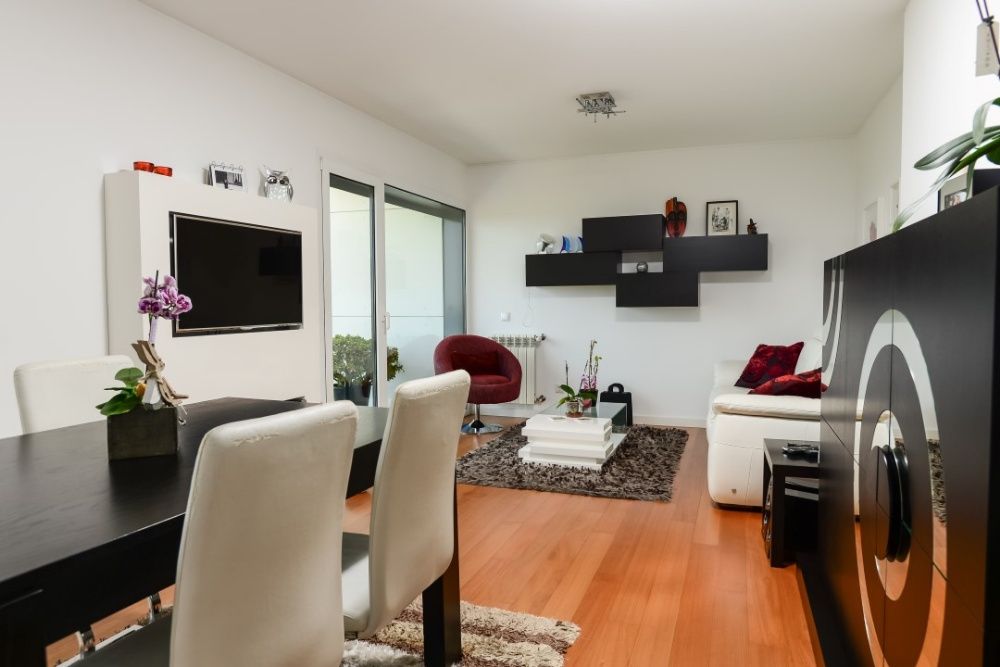 Móvel TV em MDF lacado branco