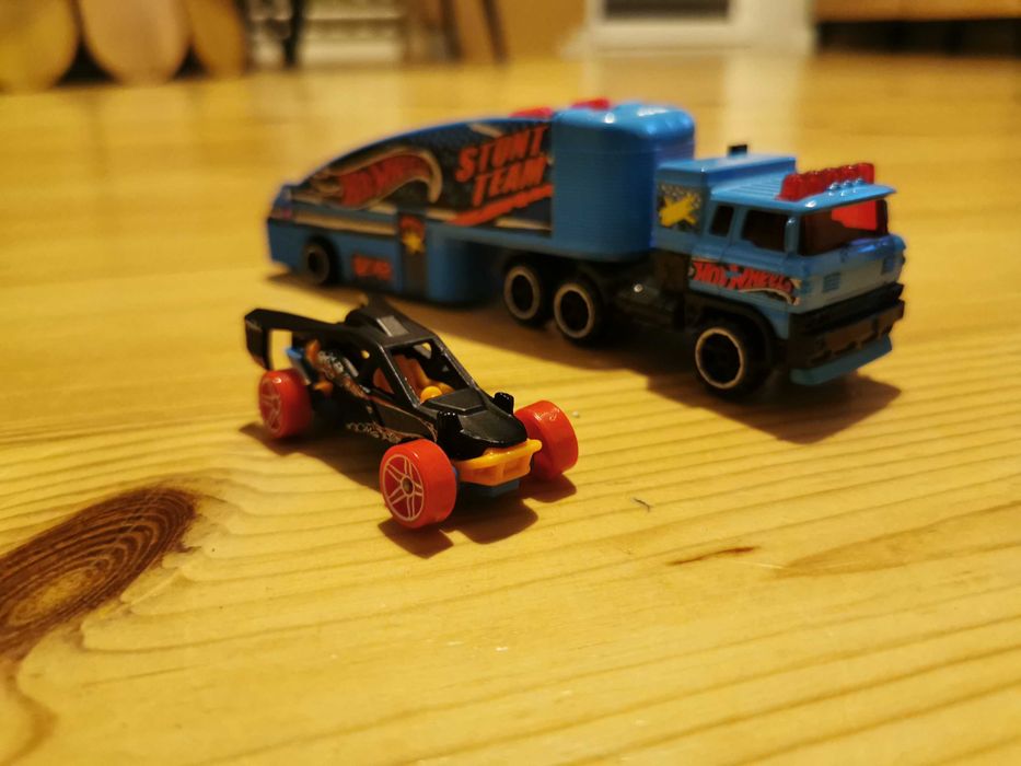 HOT WHEELS Ciężarówka stunt team