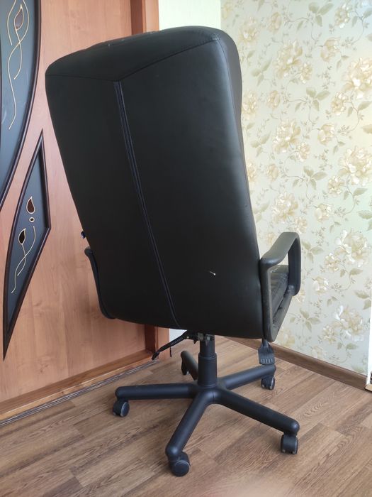 Офісне крісло NOWY STYL