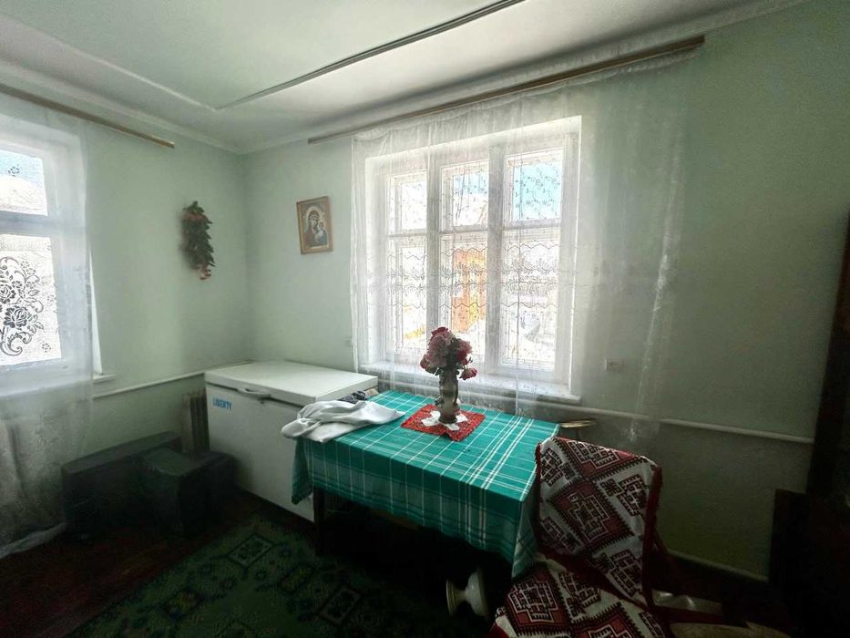 Продається будинок у селі Кінашів з  земельною ділянкою