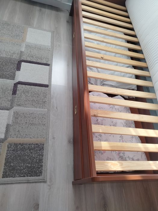 Łóżko VOX z materacem.