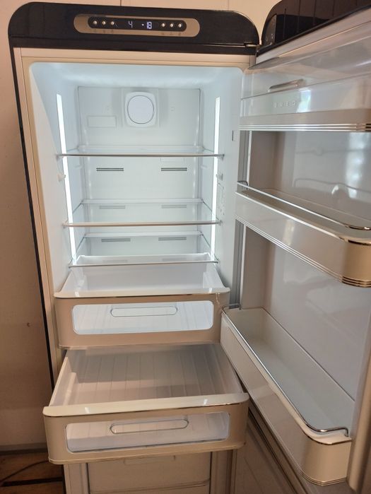 Lodówka SMEG FAB32RBL3 czarna, używana, sprawna