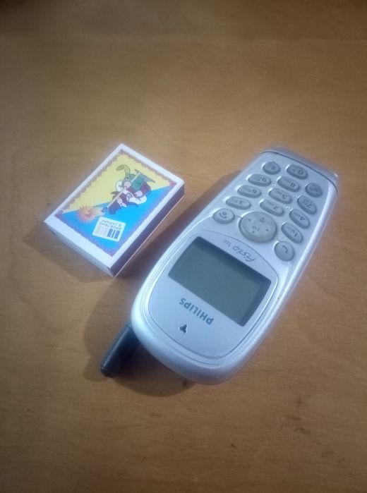 Кнопочный мобильный телефон. Мобилка PHILIPS fisio 120.