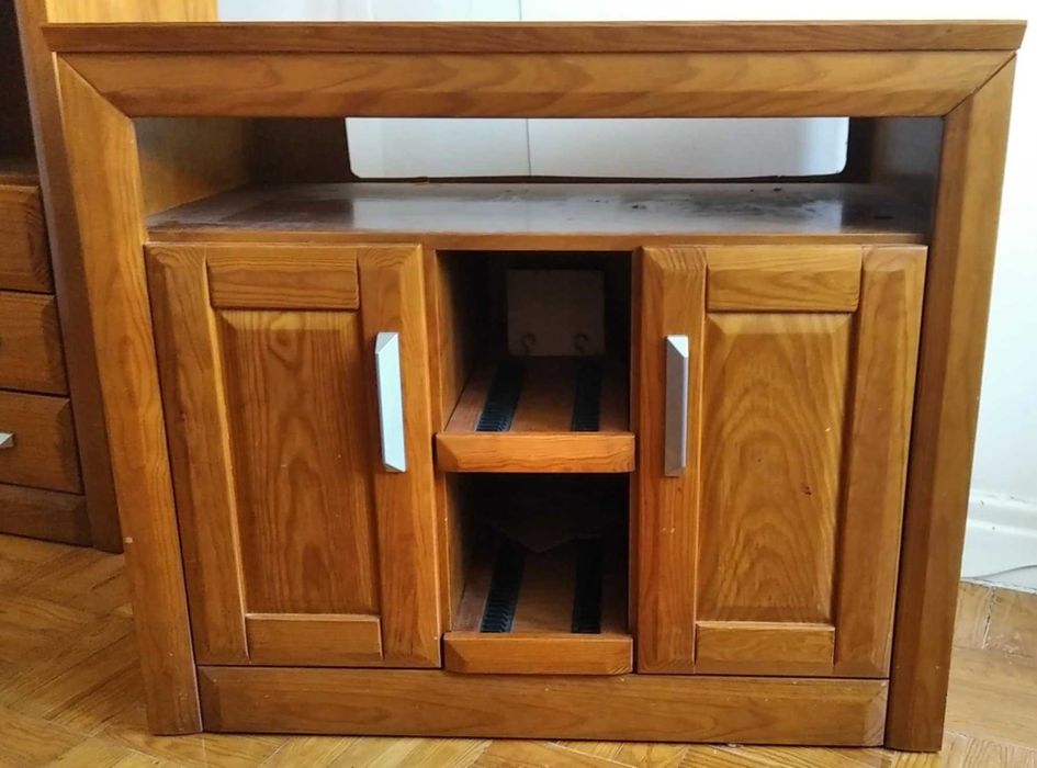 móvel de Hi-Fi, em madeira