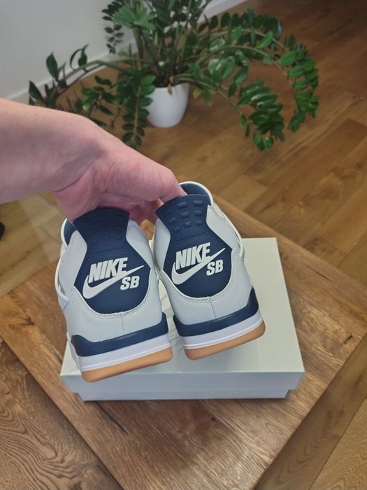 Air Jordan 4 SB Midnight Navy