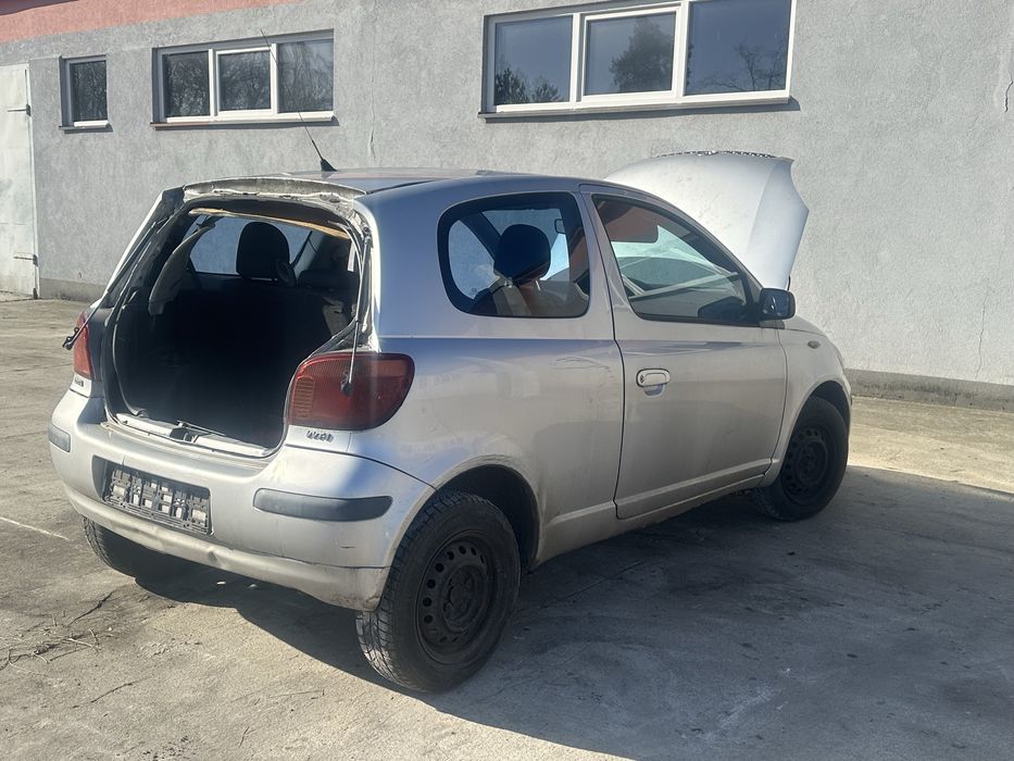 Toyota yaris 1.0 VVT-i 2000 w całości na części