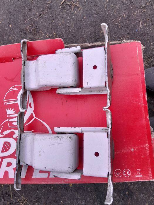 Петлі, завіси задніх дверей Трафік Віваро Прімастар