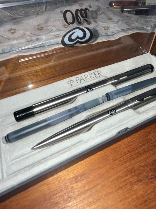 Caneta Esferografica e de tinteiro recarregável