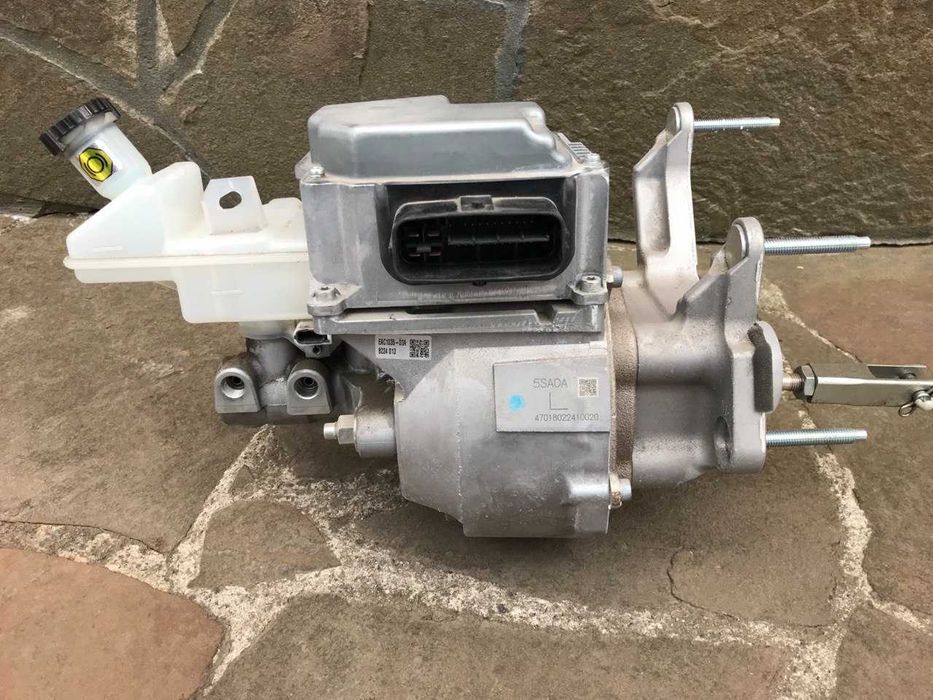 Головний гальмівний циліндр Nissan Leaf ZE1 2018