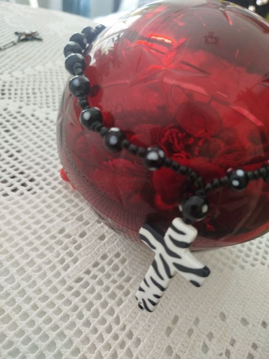 Terço / Rosário de Pescoço Artesanal – Preto e Branco com Padrão Zebra