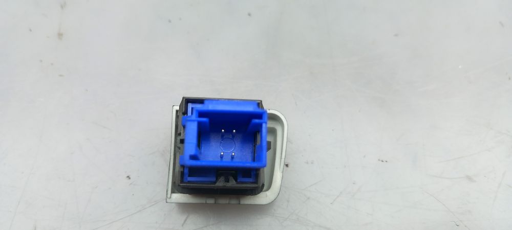 Botão / interruptor 4 piscas PEUGEOT 208