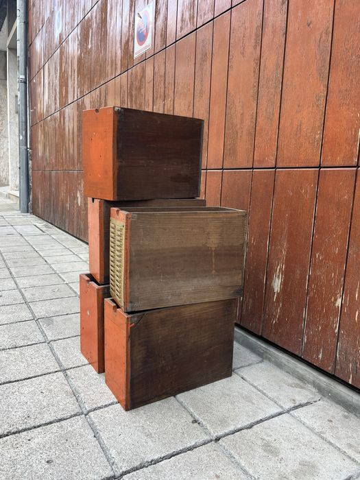 Gavetas antigas de uma loja de ferragens