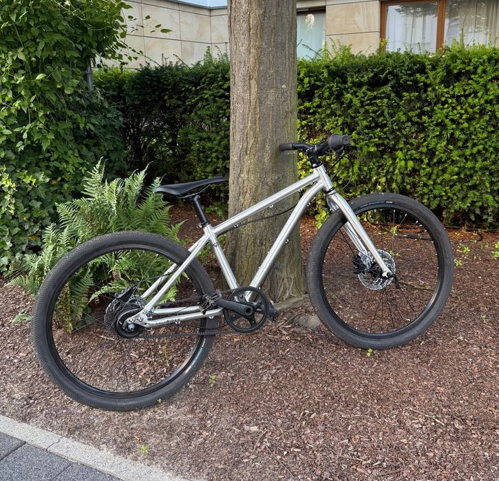 Rowerek na pasku Early Rider Belter 24" Nexus 8 - srebrny
