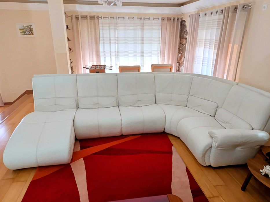Sofá em pele branca de canto de 6 lugares e chaise longue - desc 30%