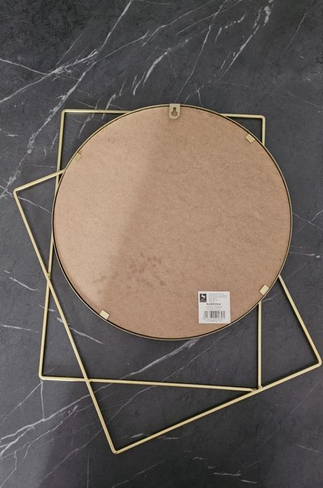 Designerskie lustro naścienne