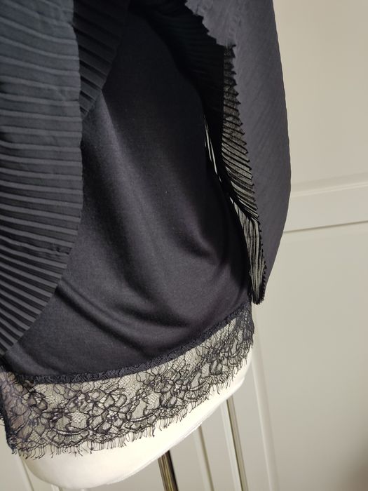 Massimo Dutti bluzka damska plisowana czarna z koronką bez rękawów 36