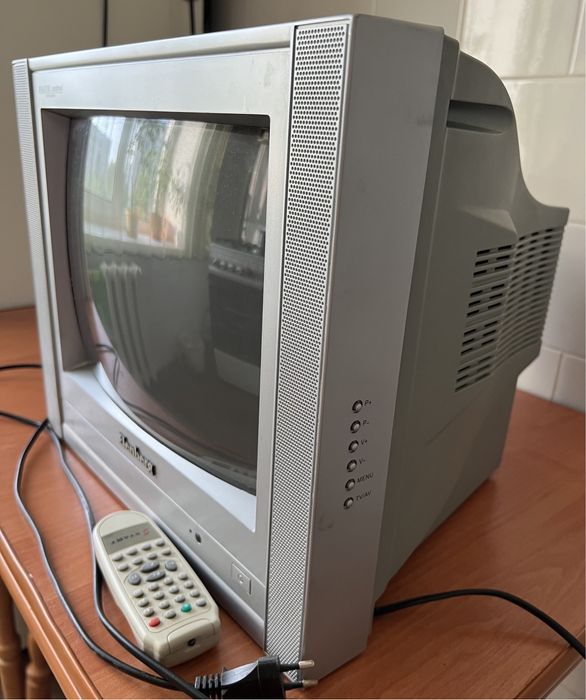 Продам робочий телевізор Elenberg