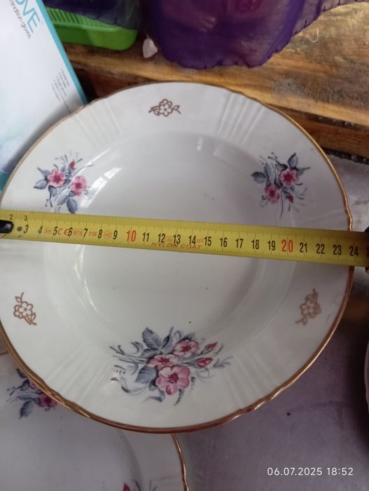 Тарелки , сервизы