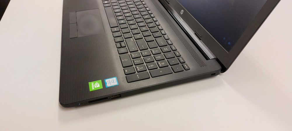 HP 15 - Core i5-8265U - 8 GB - SSD 256 GB QWERTY - Português