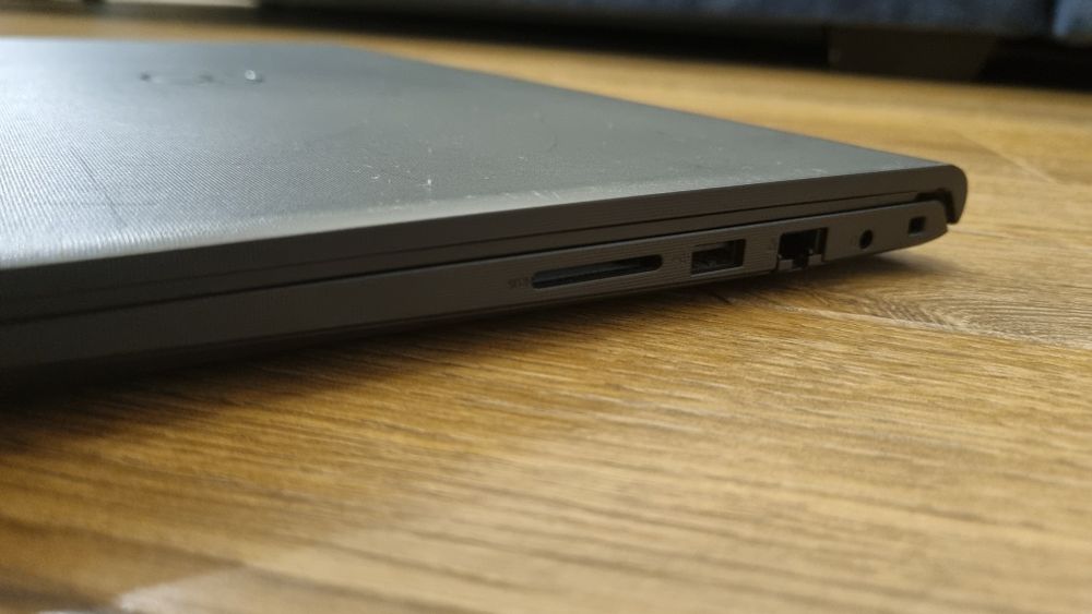 Dell Vostro 3510 i7 / 8 GB/ 512 GB